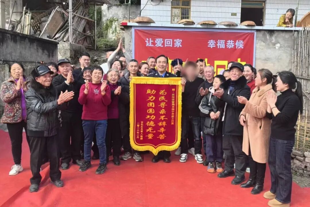 海朝网评文章：榜样如炬照初心 实干担当为人民