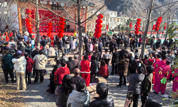 锣鼓铿锵闹新春 反诈护航暖山乡——寨根乡“文艺+反诈”守护马年平安年