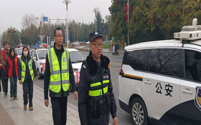 西峡龙乡义警：坚守岗位护平安 暖心护航新春年