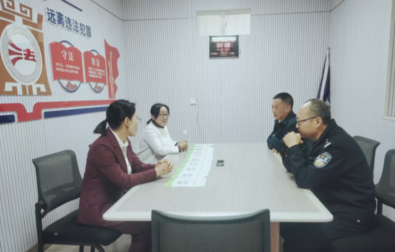 南阳市级心理专家团队莅临西峡公安指导未成年人心理健康工作 